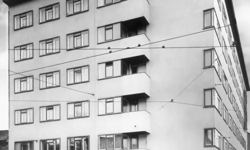 C146 Apartment buildings